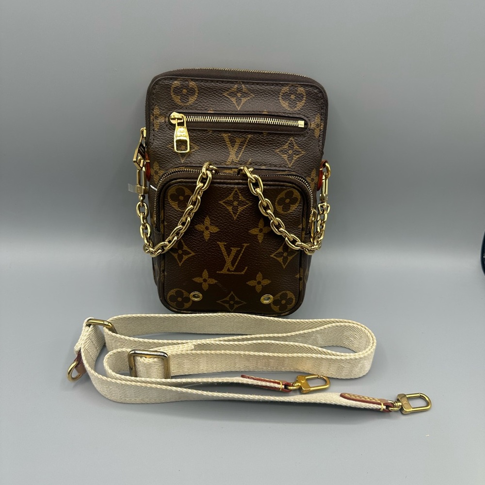 Louis Vuitton utility phone sleeve monogram canvas - Picture 1 of 9